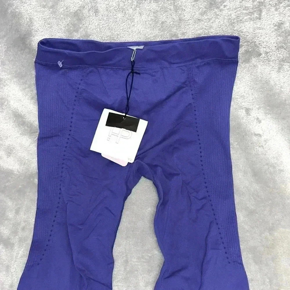 Invertika - NWT - Made in Italy - Blue Microfibre push up Leggings. Size M/L - Picture 2 of 6